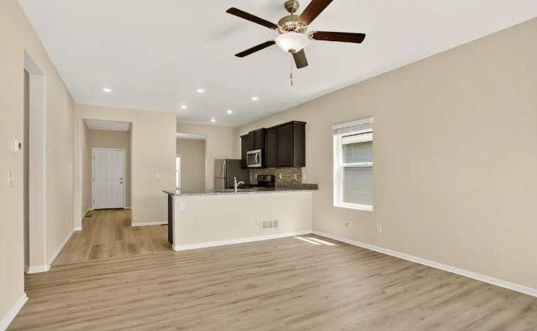 308 Bowles Street - Photo 5 of 9