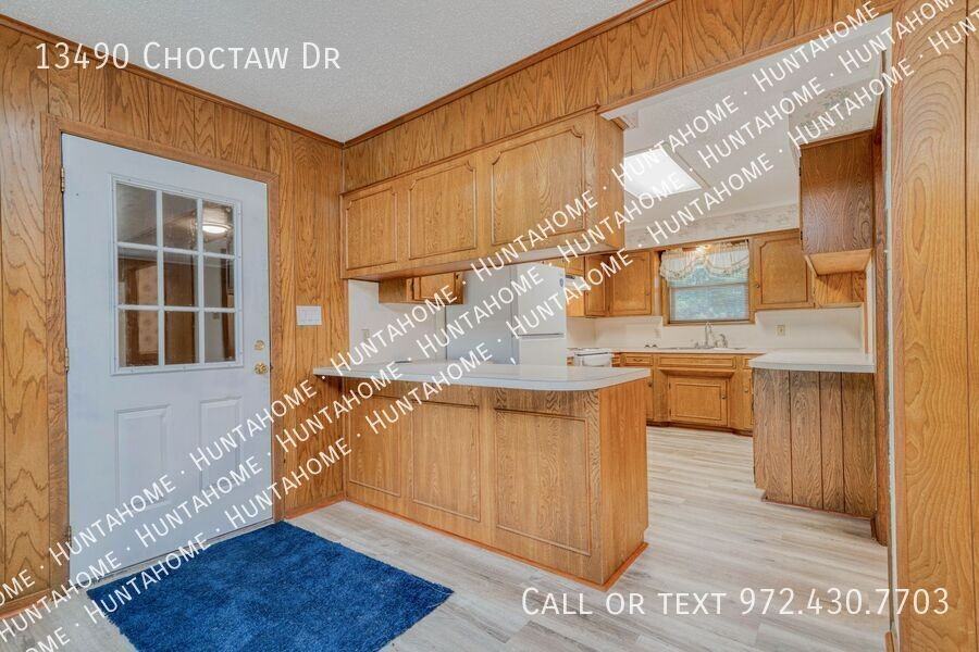 13490 Choctaw Dr - Photo 6 of 29