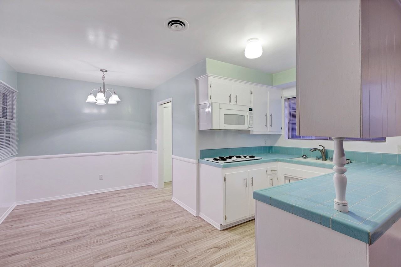 9767 Rhea Ave - Photo 7 of 33