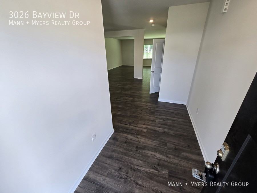 3026 Bayview Dr - Photo 3 of 50