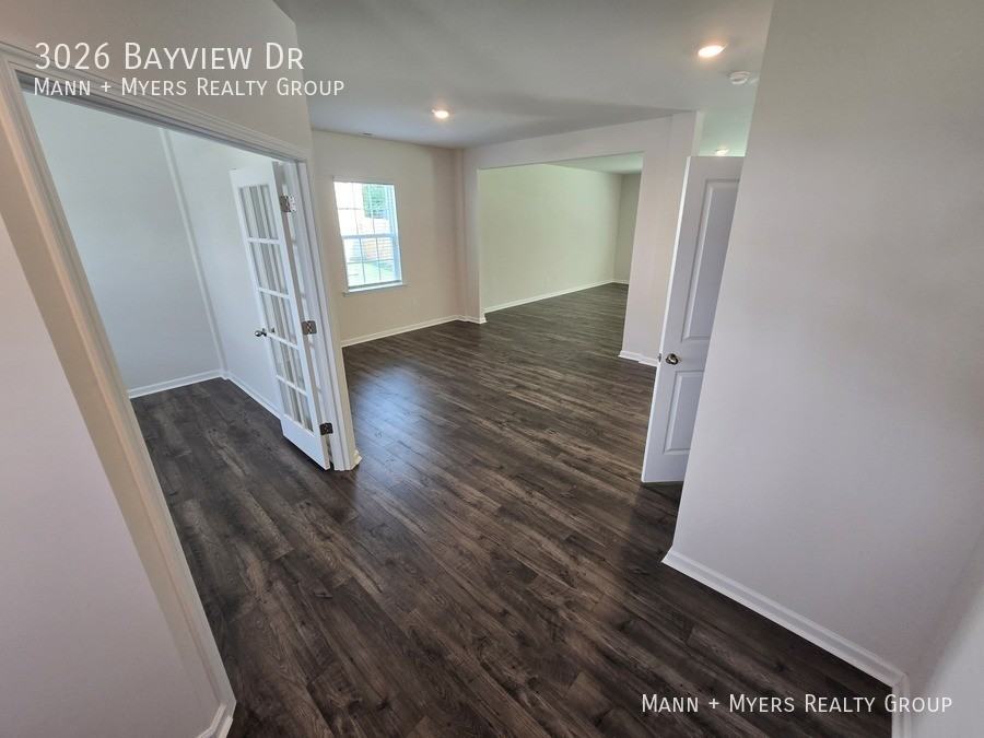 3026 Bayview Dr - Photo 5 of 50