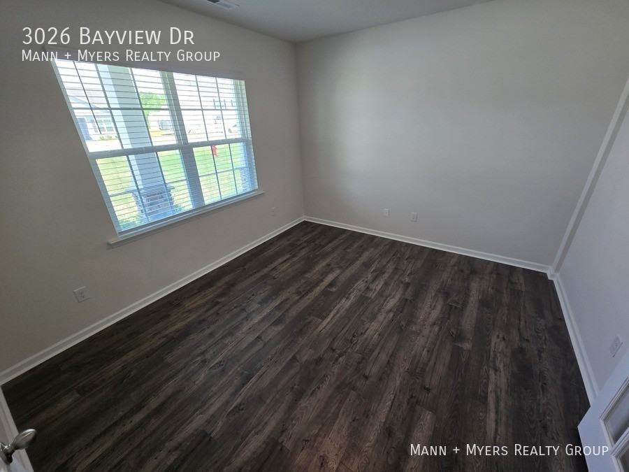 3026 Bayview Dr - Photo 6 of 50
