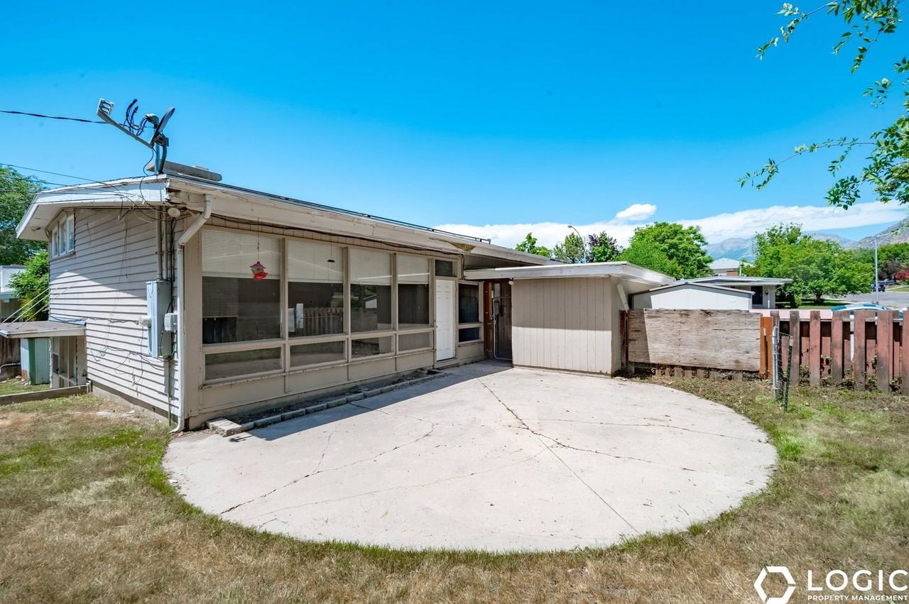 1180 E 560 N - Photo 4 of 20