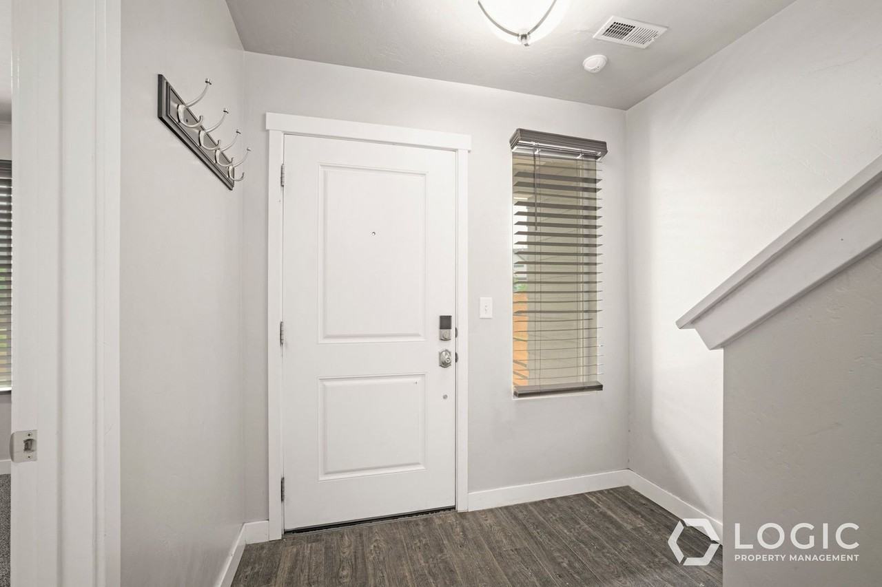 1733 W 10 S - Photo 2 of 22