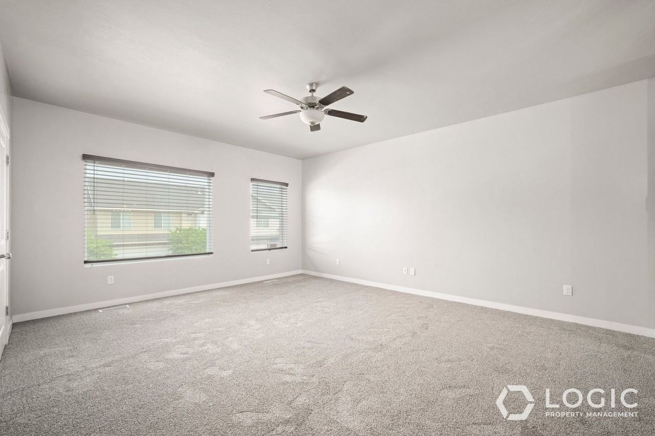 1733 W 10 S - Photo 3 of 22