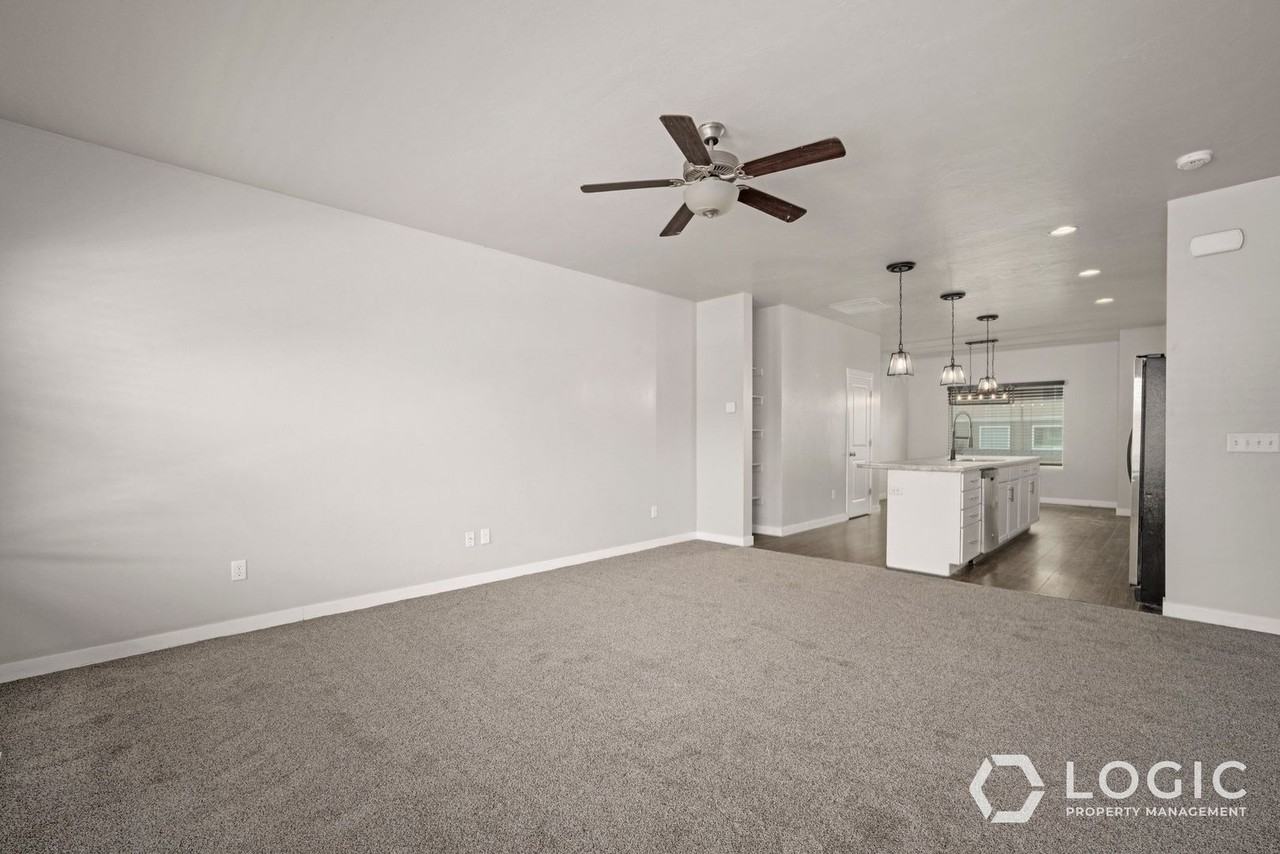 1733 W 10 S - Photo 5 of 22