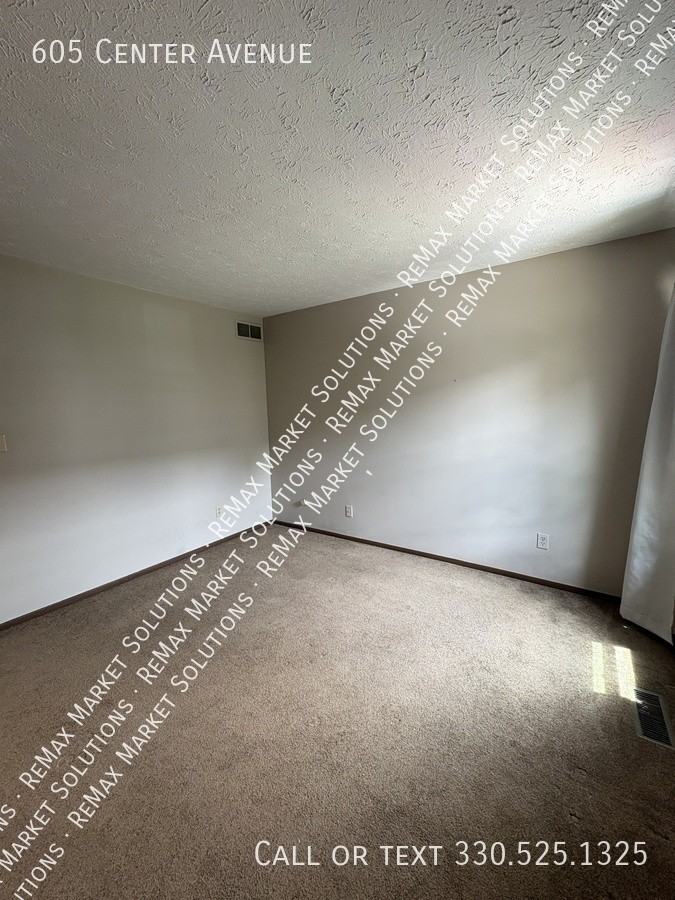 605 Center Ave - Photo 7 of 13