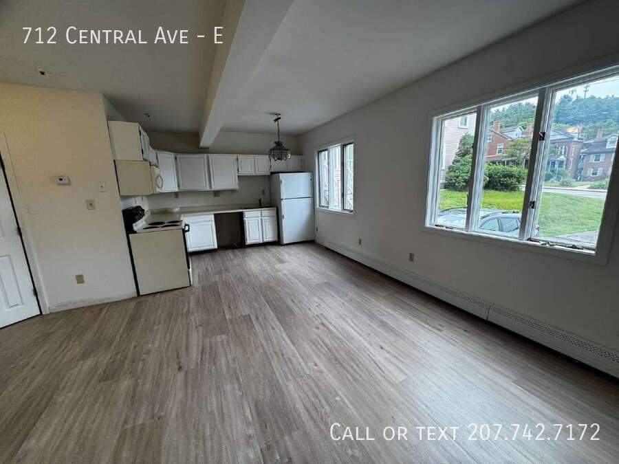 712 Central Ave #E - Photo 3 of 15