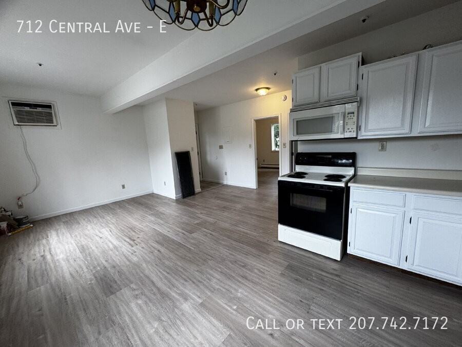 712 Central Ave #E - Photo 4 of 15