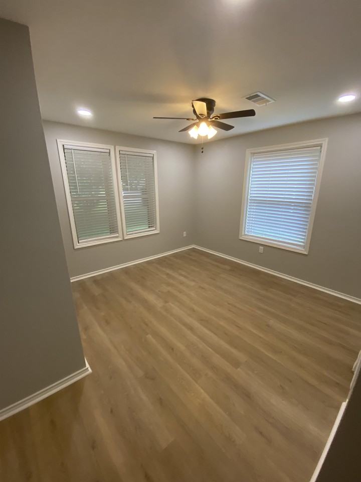 1210 Donaghey Ave #1 - Photo 4 of 9