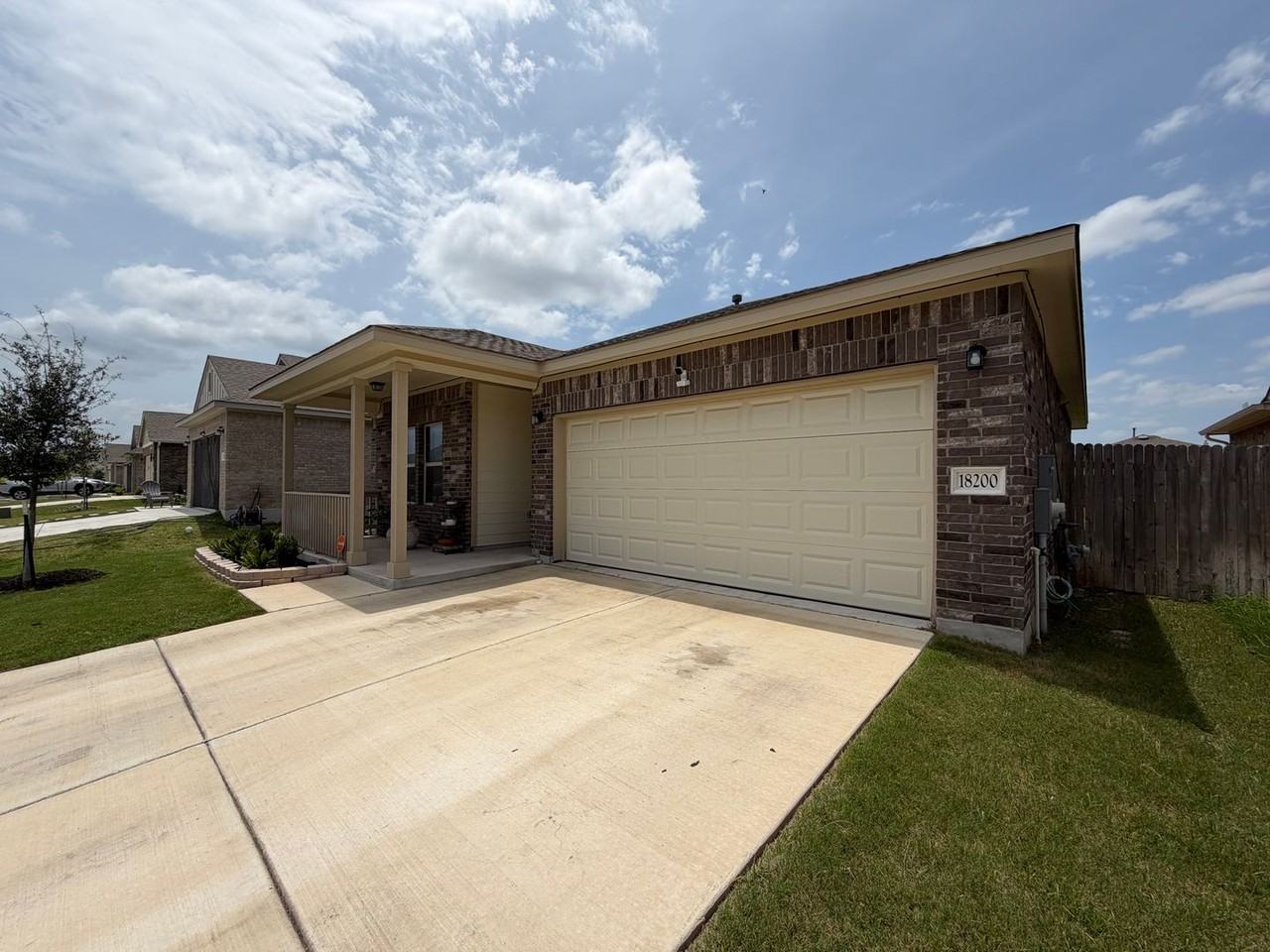 18200 Emu Ln - Photo 3 of 30