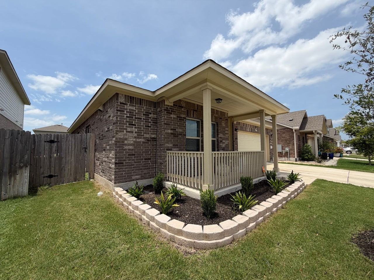 18200 Emu Ln - Photo 4 of 30