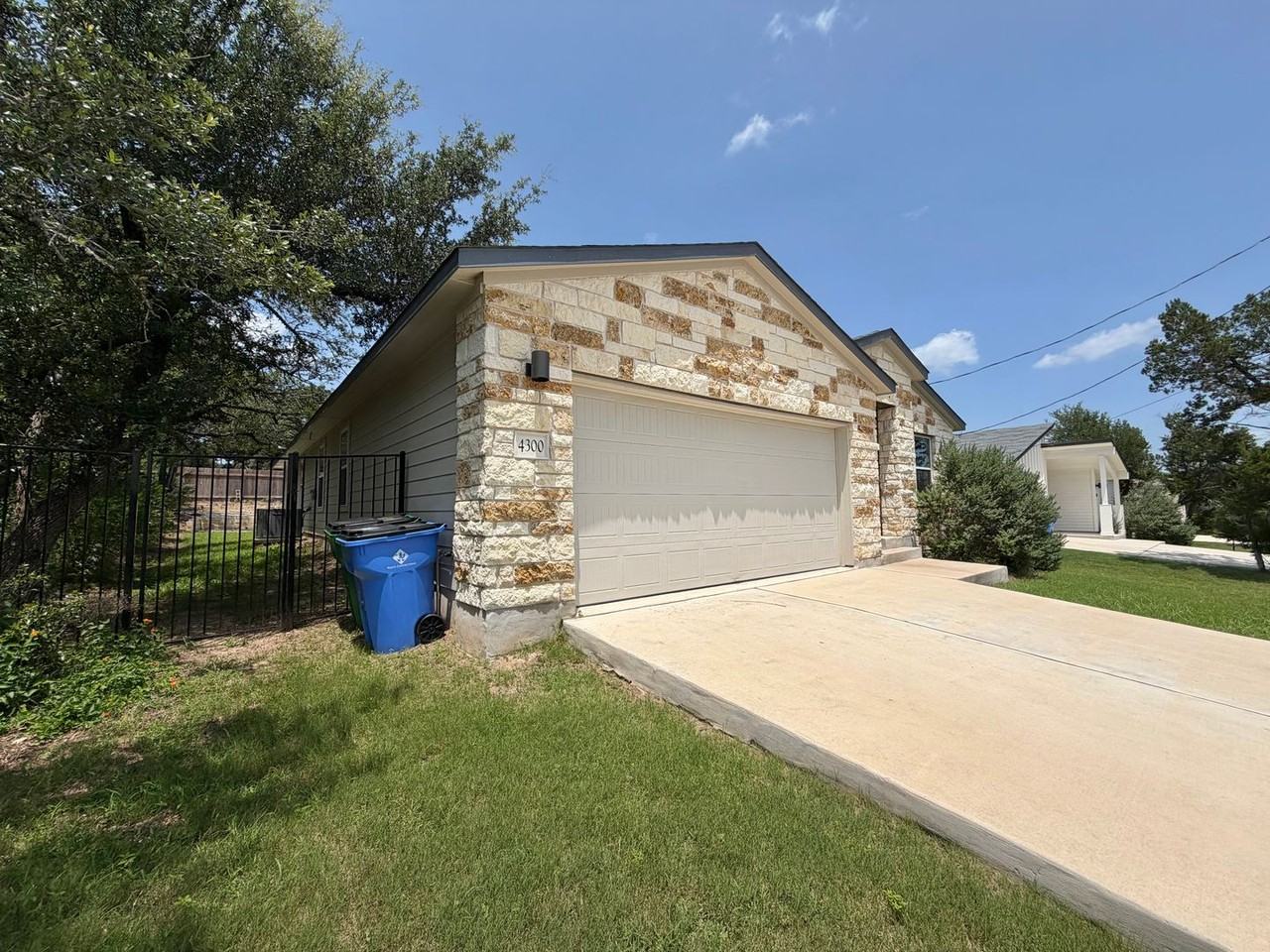4300 Liberty Ln - Photo 2 of 42