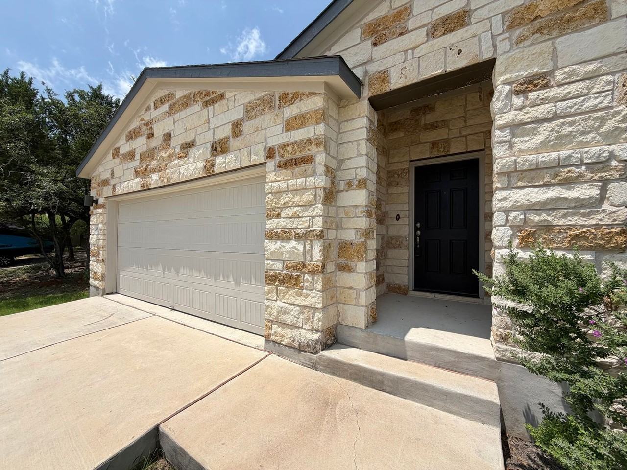 4300 Liberty Ln - Photo 4 of 42