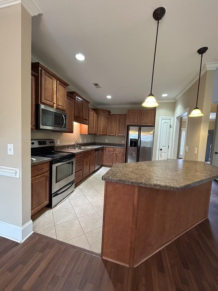 1629 Brook Hollow Dr #A - Photo 7 of 36