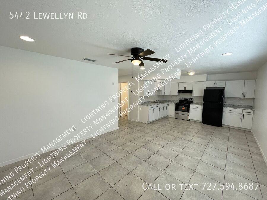 5442 Lewellyn Rd - Photo 2 of 13
