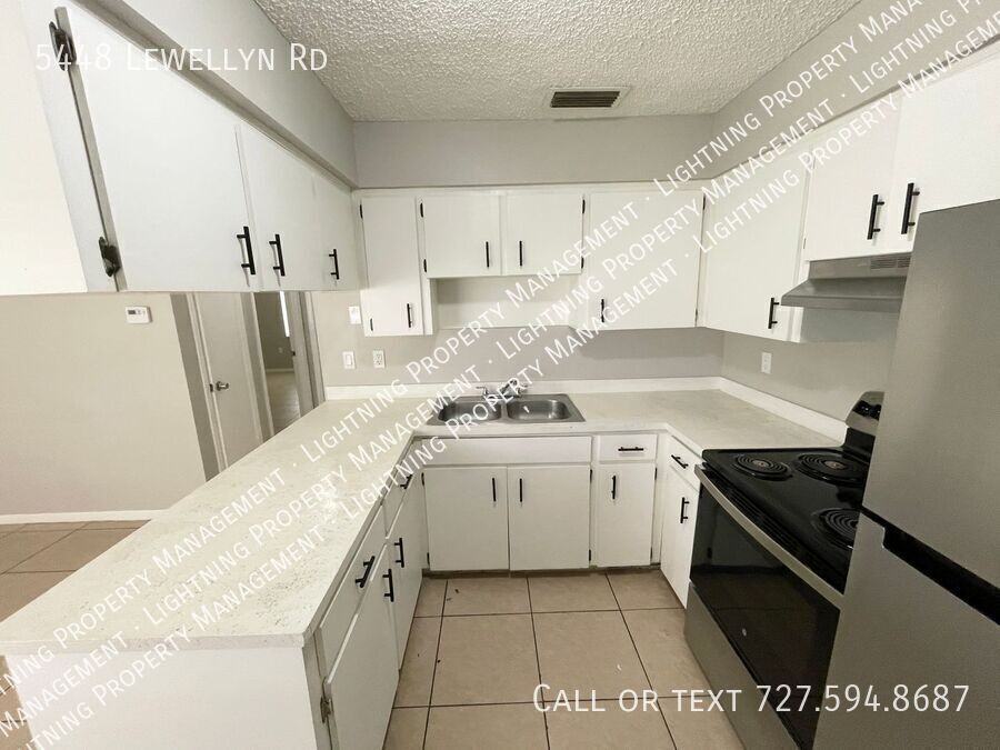5448 Lewellyn Rd - Photo 6 of 14