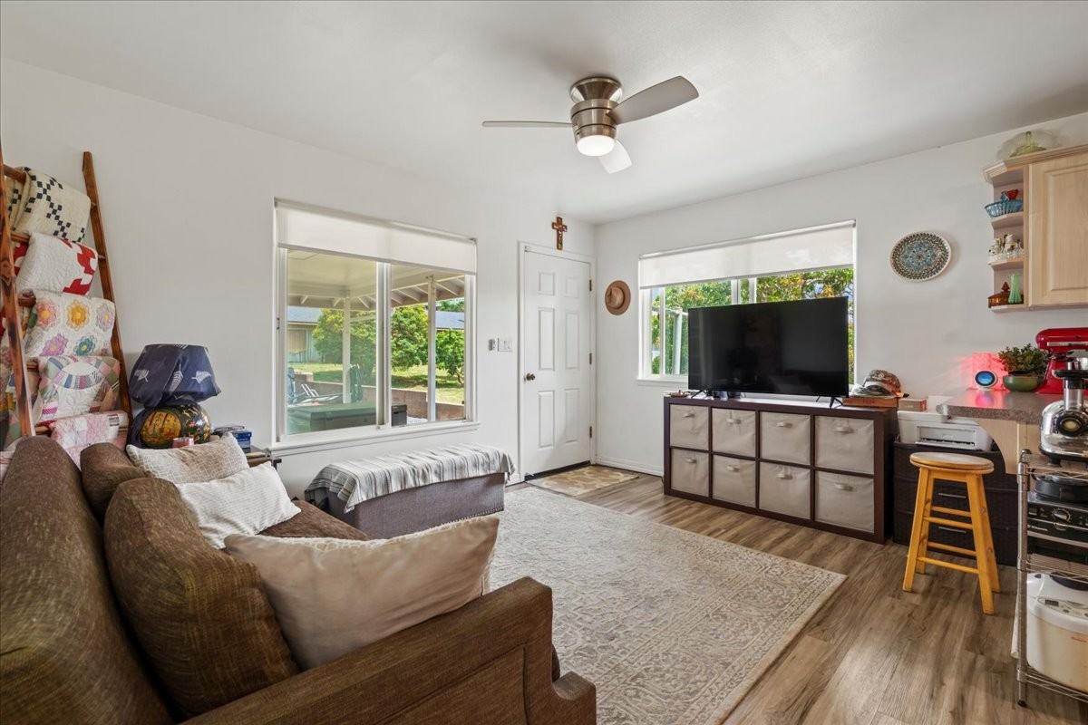 222 Hiolani St - Photo 4 of 18