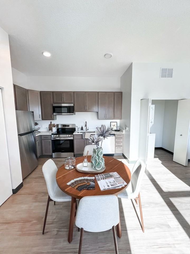 314 W 4th St #401 - Photo 3 of 35