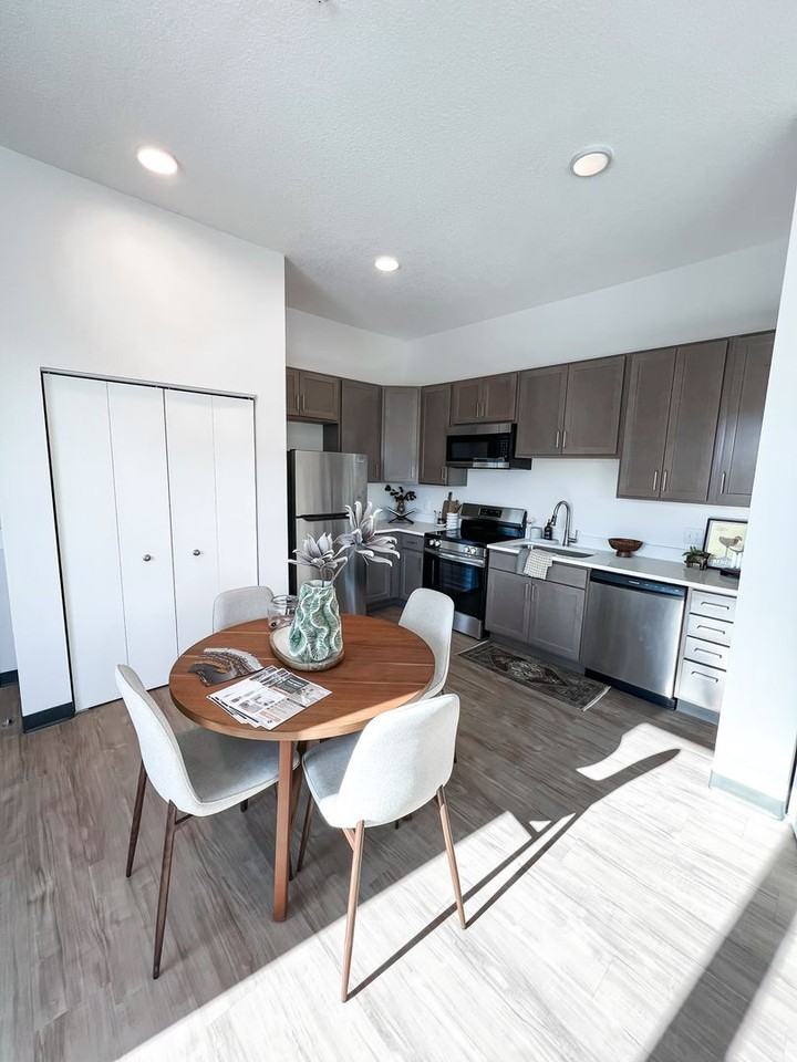 314 W 4th St #401 - Photo 4 of 35