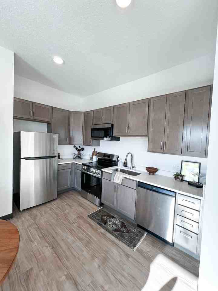 314 W 4th St #401 - Photo 5 of 35