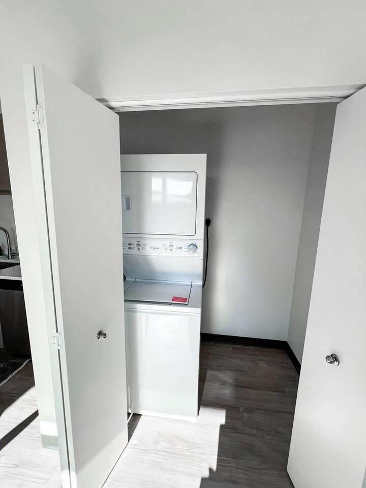 314 W 4th St #401 - Photo 6 of 35