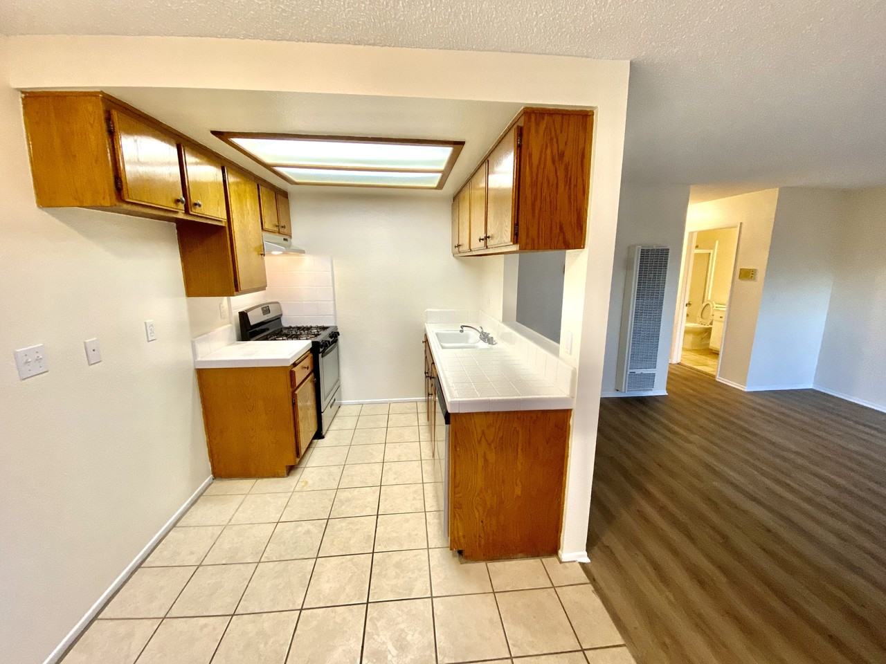 651 W 12th St #4 - Photo 4 of 15