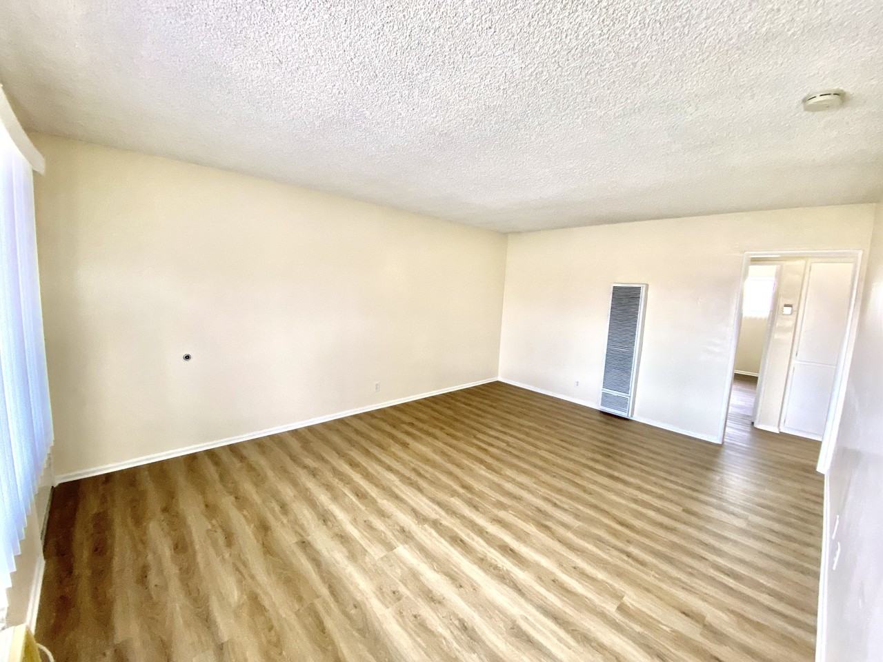 12644 York Ave #E - Photo 5 of 18