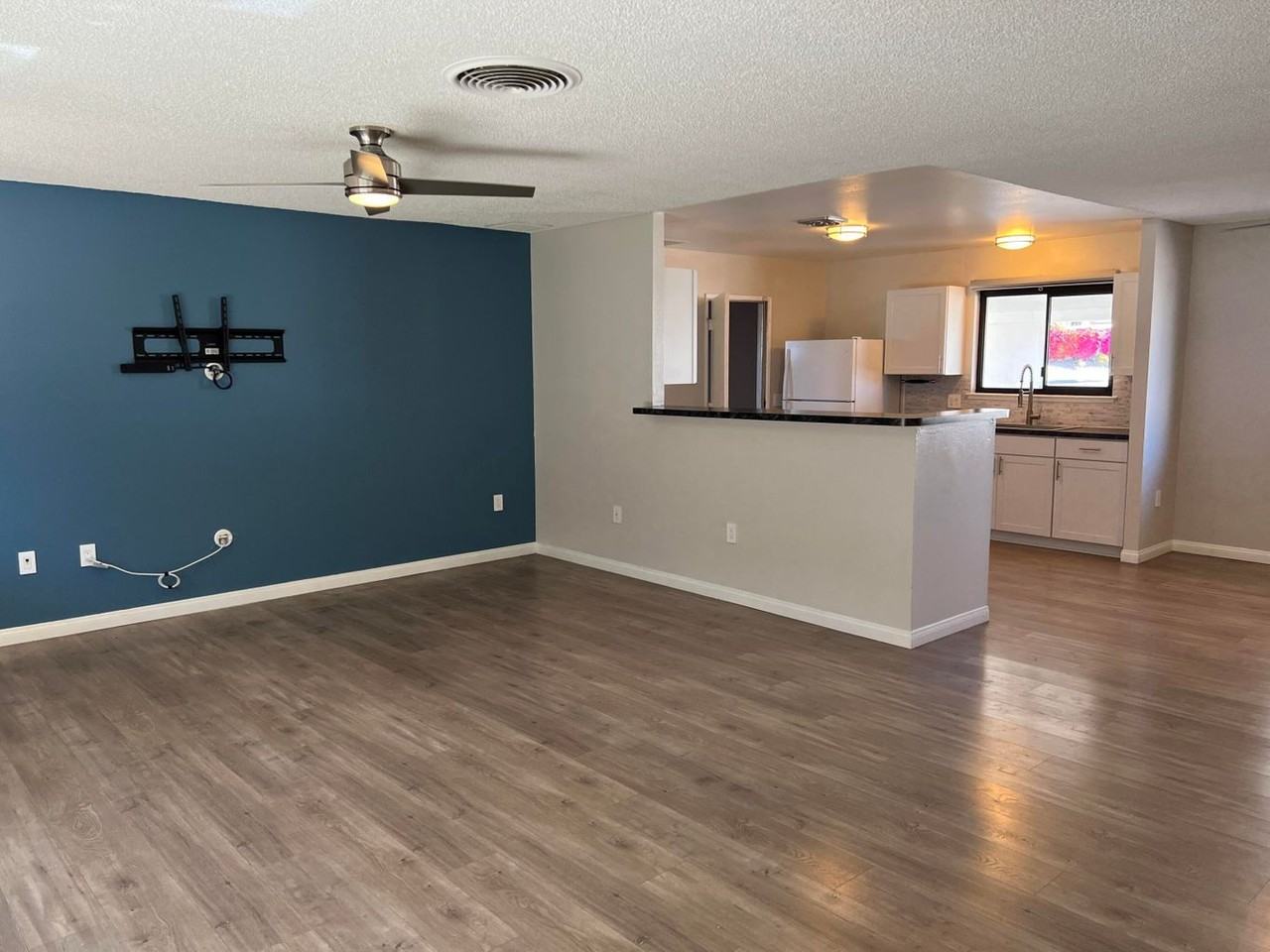77215 Indiana Ave - Photo 3 of 19
