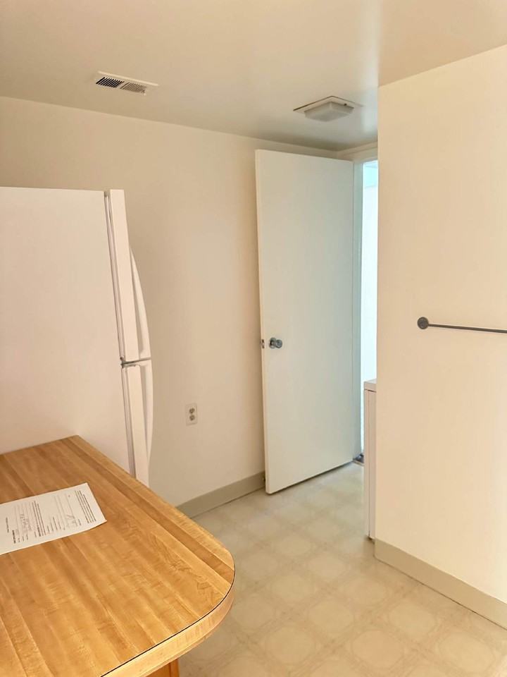 1441 Northgate Sq - Photo 3 of 13