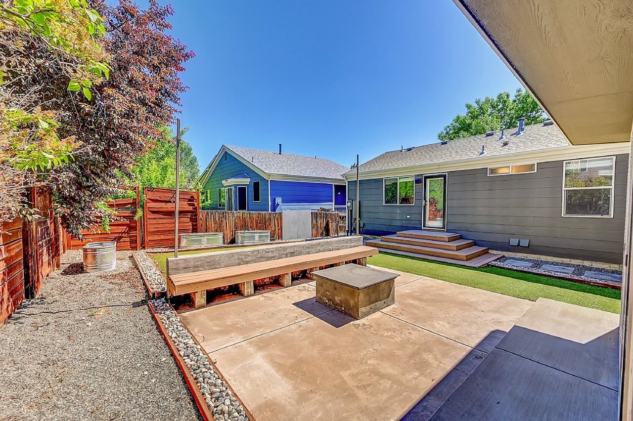 1560 Bain Dr - Photo 3 of 39