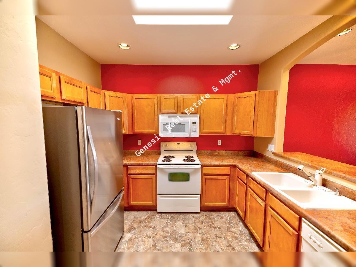 606 W Woodfield Ct - Photo 2 of 37