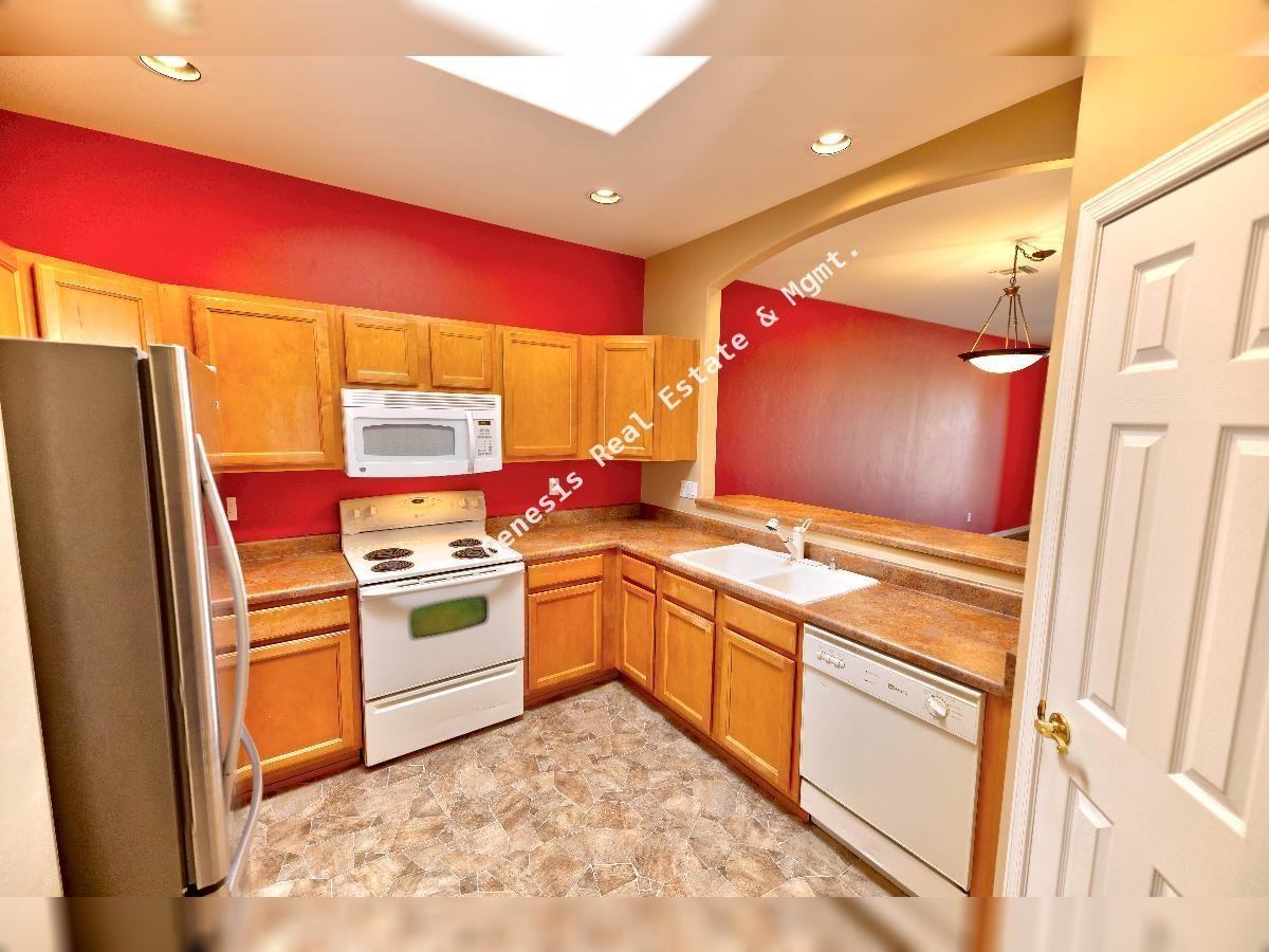 606 W Woodfield Ct - Photo 3 of 37