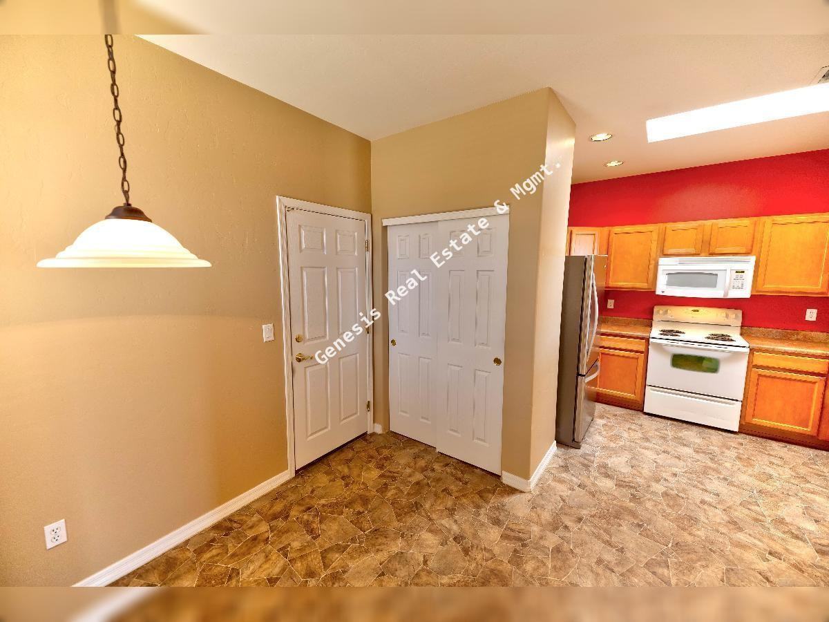 606 W Woodfield Ct - Photo 5 of 37