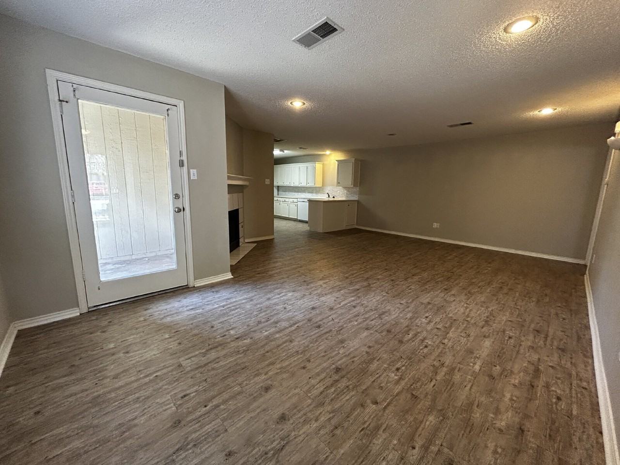8234 Raleigh Ave - Photo 5 of 9