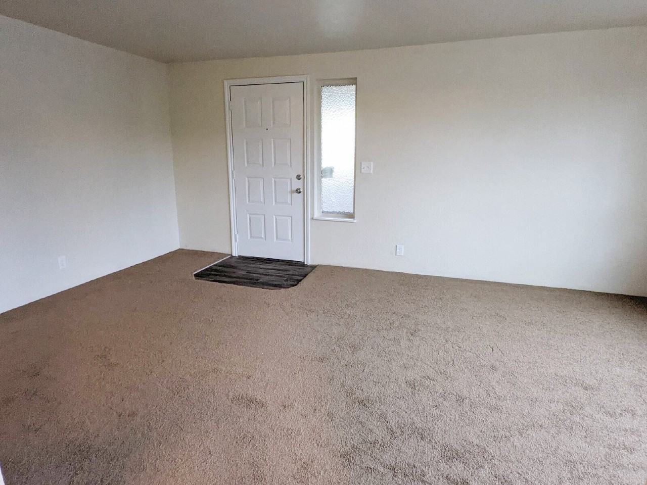 110 1/2 E Hillcrest Dr - Photo 2 of 10
