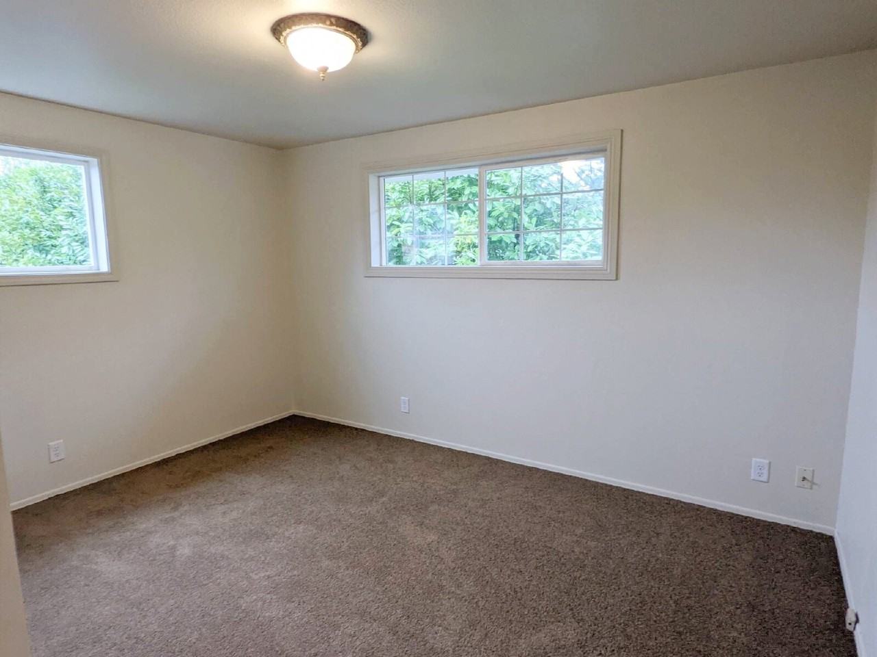 110 1/2 E Hillcrest Dr - Photo 6 of 10
