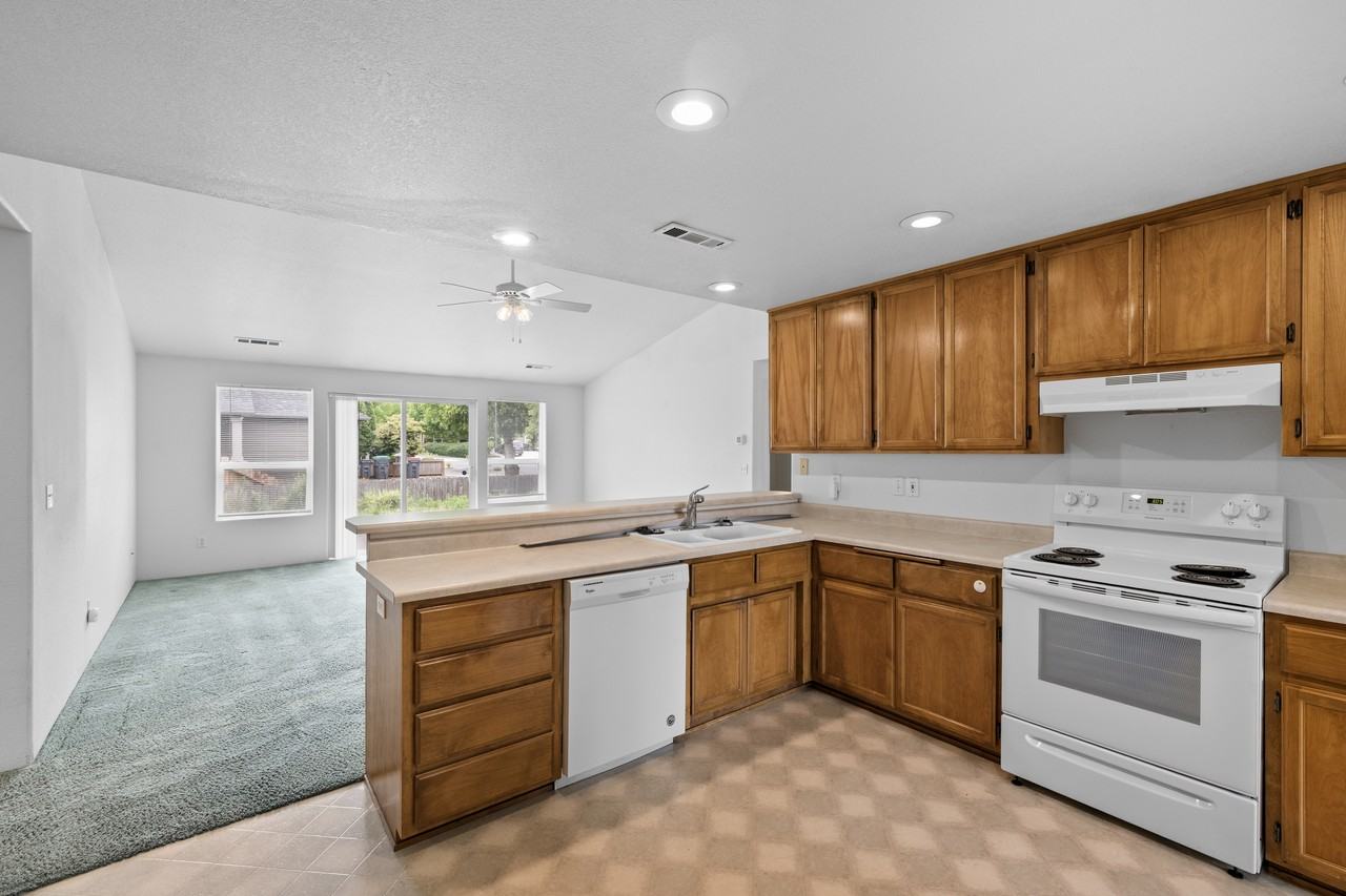 621 Shadow Wood Dr #1 - Photo 5 of 17