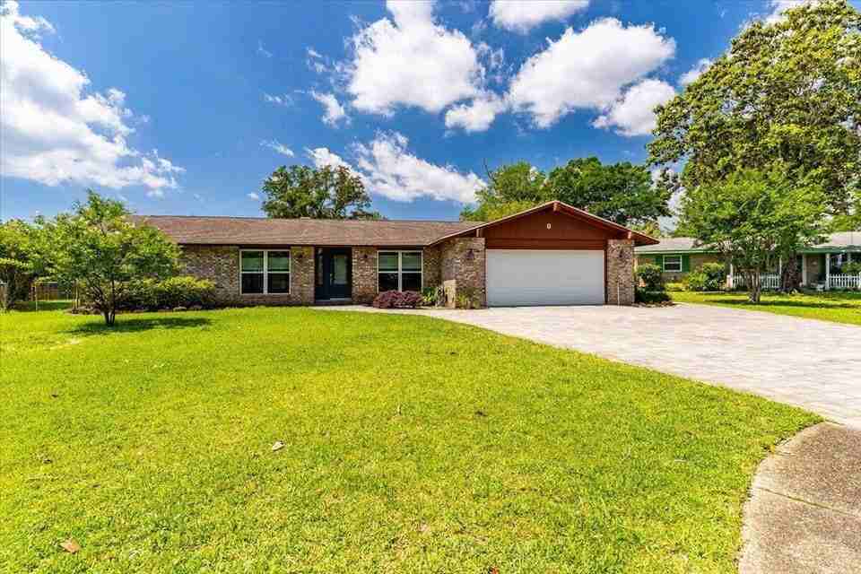 8 Stafford Cir - Photo 3 of 44