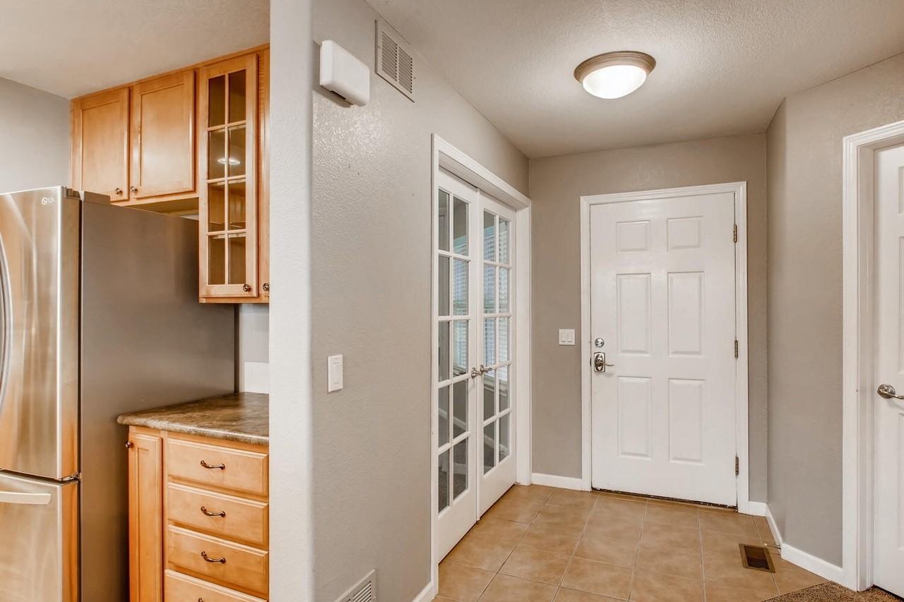 7604 S Quemoy St - Photo 4 of 30