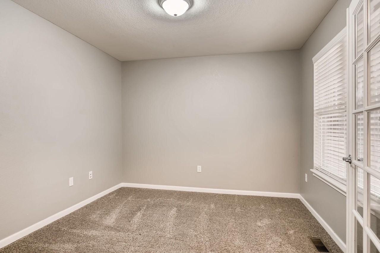 7604 S Quemoy St - Photo 5 of 30