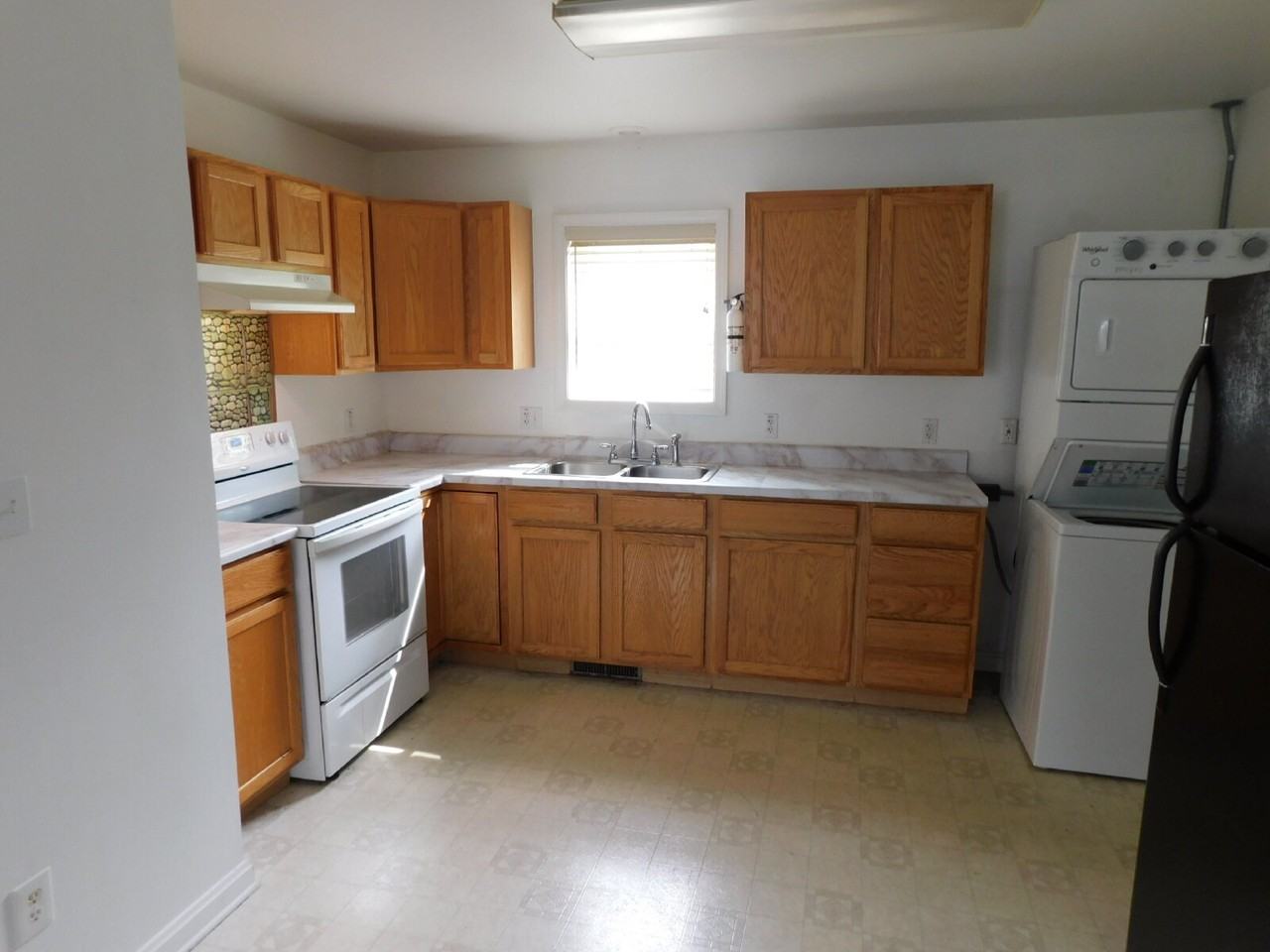 837 Jefferson St - Photo 3 of 8