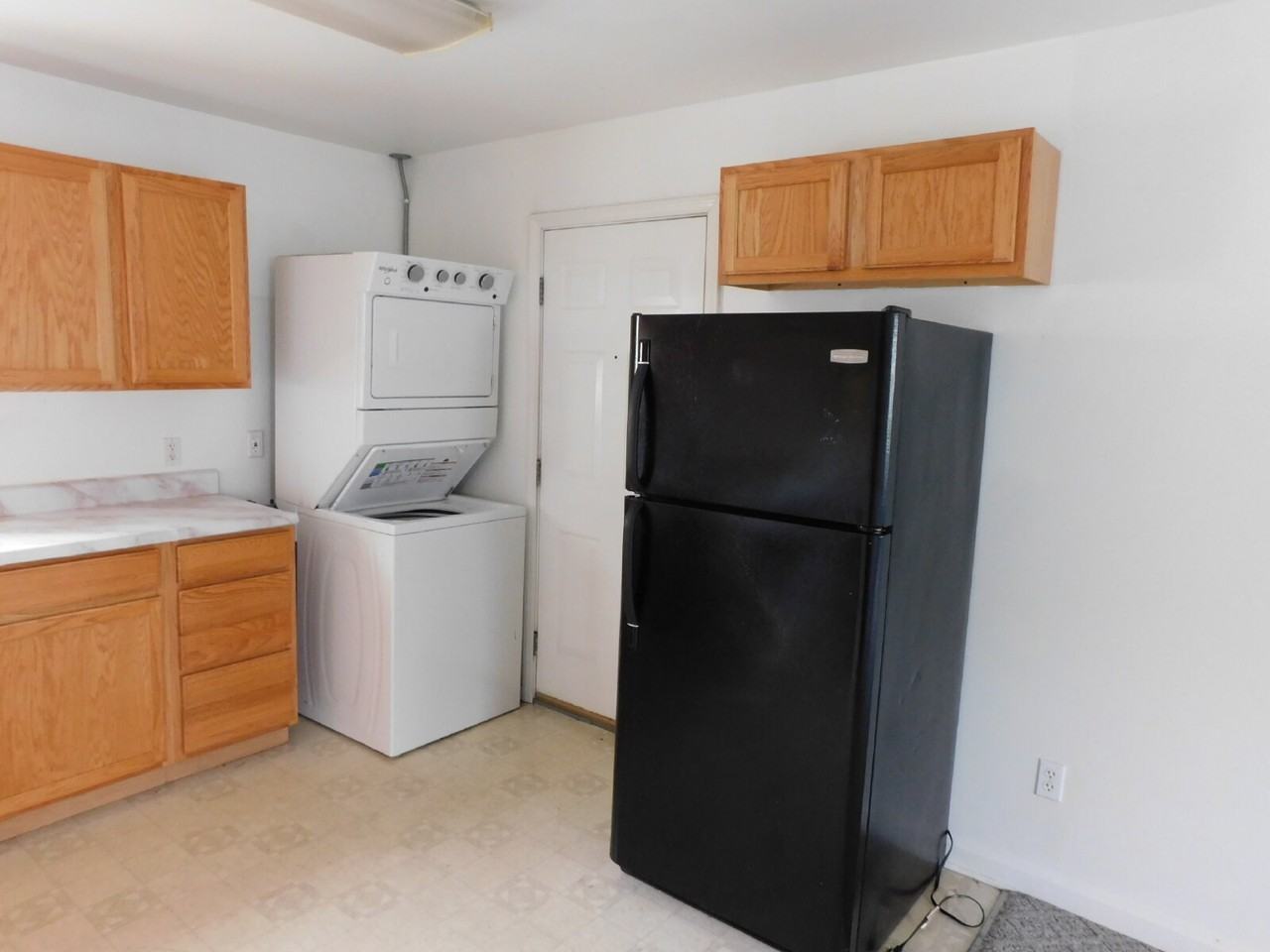 837 Jefferson St - Photo 4 of 8