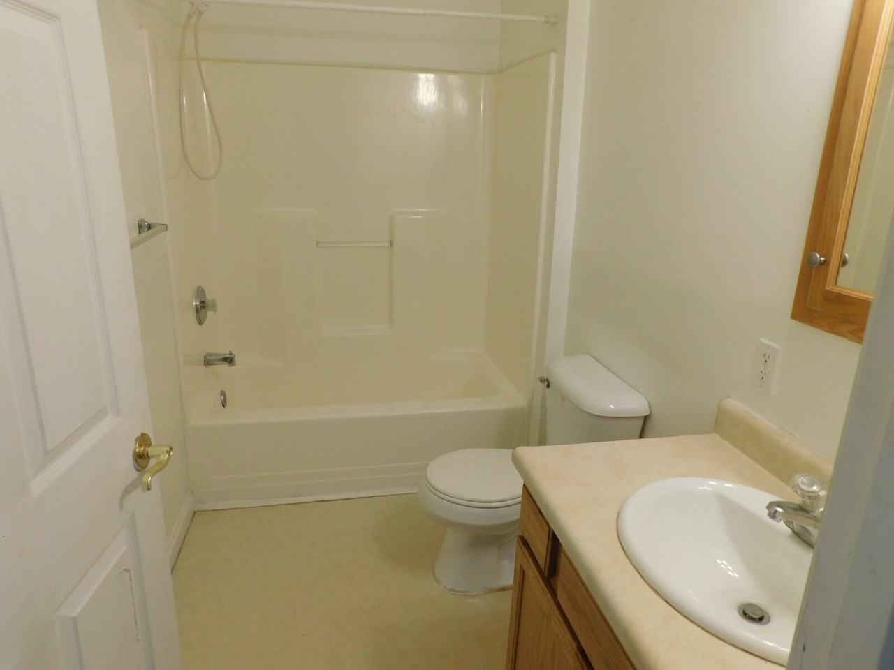 837 Jefferson St - Photo 6 of 8