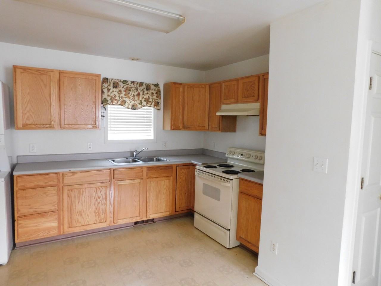 845 Jefferson St - Photo 3 of 8
