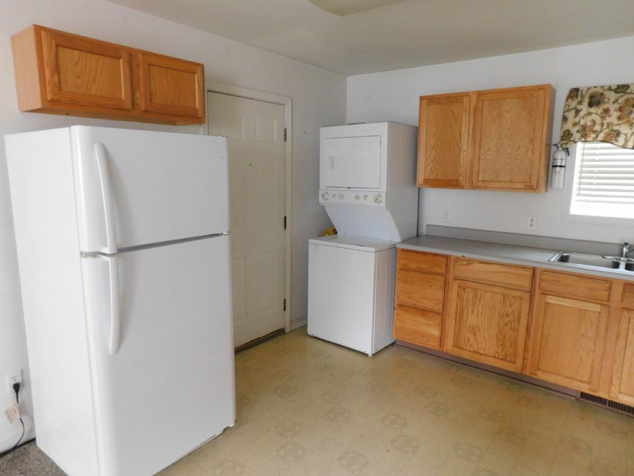 845 Jefferson St - Photo 4 of 8