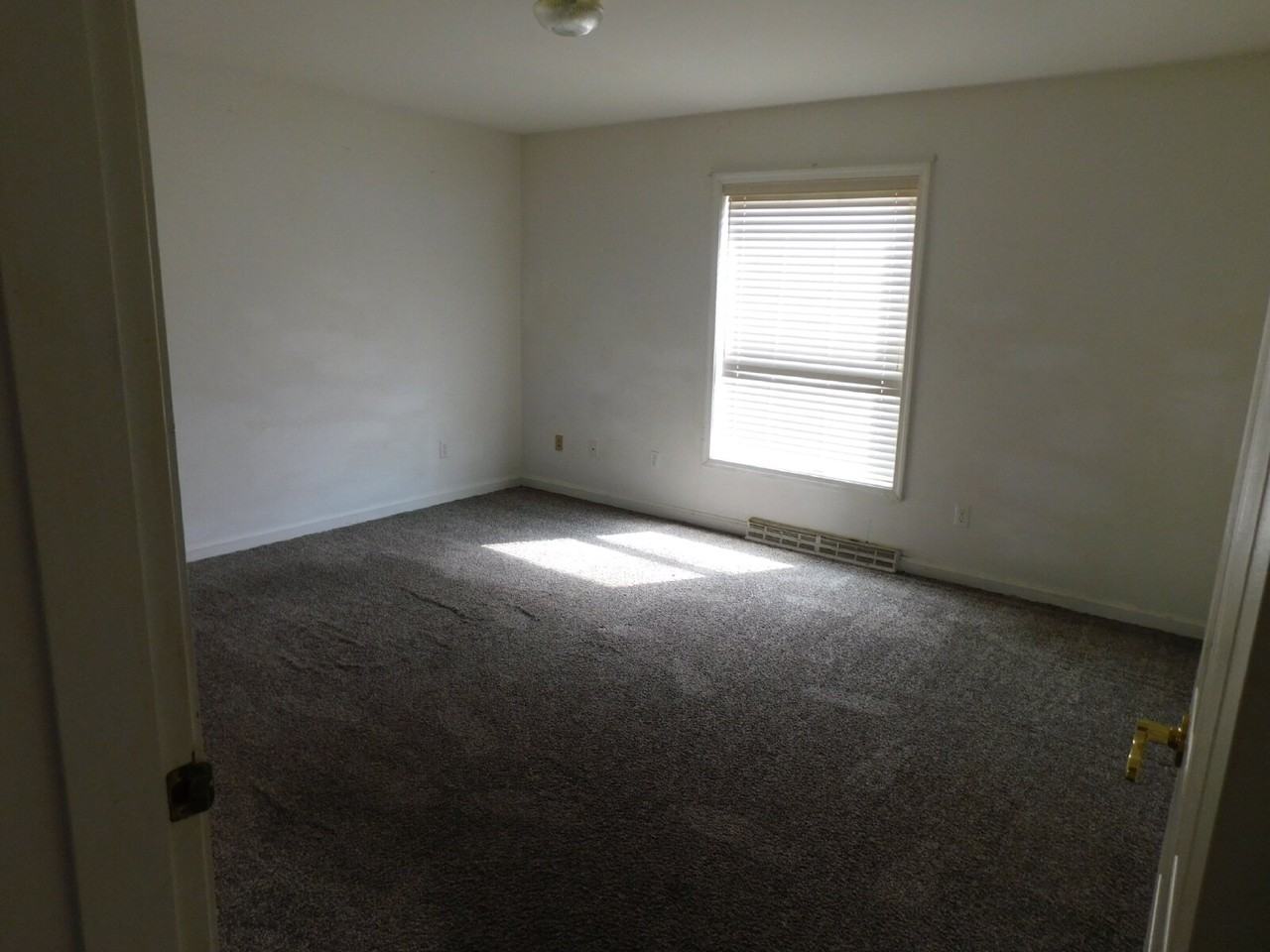 845 Jefferson St - Photo 7 of 8