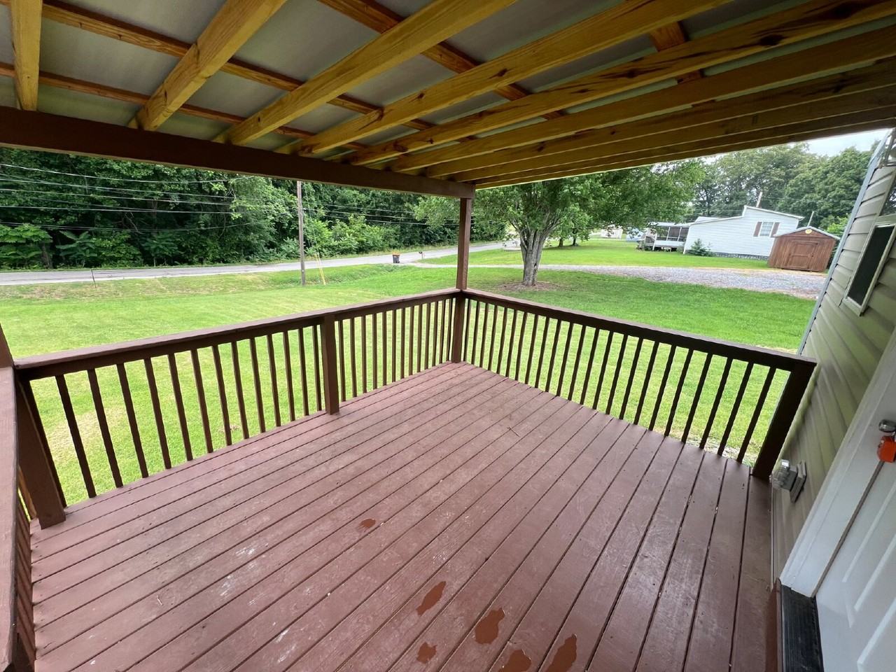 1043 Ross Ln - Photo 4 of 17