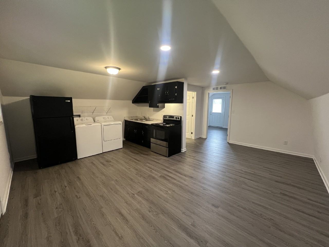 1043 Ross Ln - Photo 5 of 17