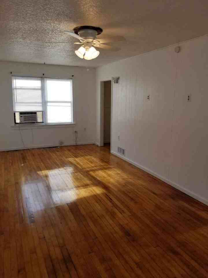 630 1/2 S Huttig Ave - Photo 3 of 19
